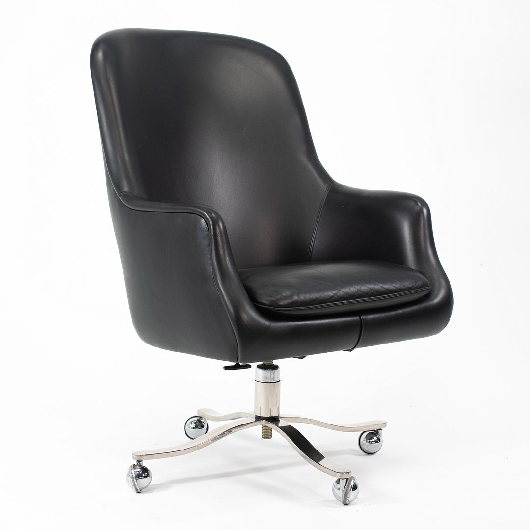 Alpha Bucket Executive Chair