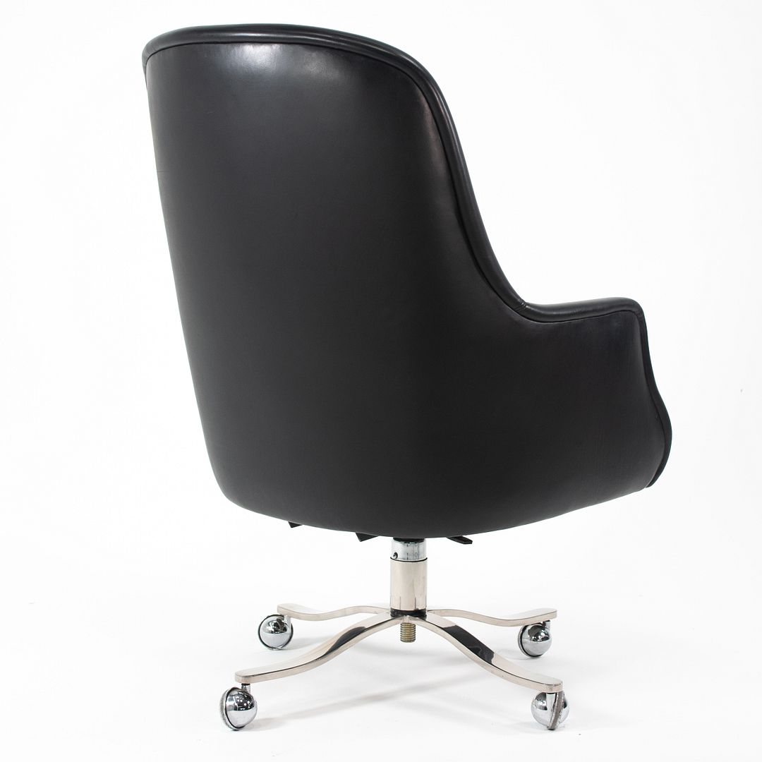 Alpha Bucket Executive Chair