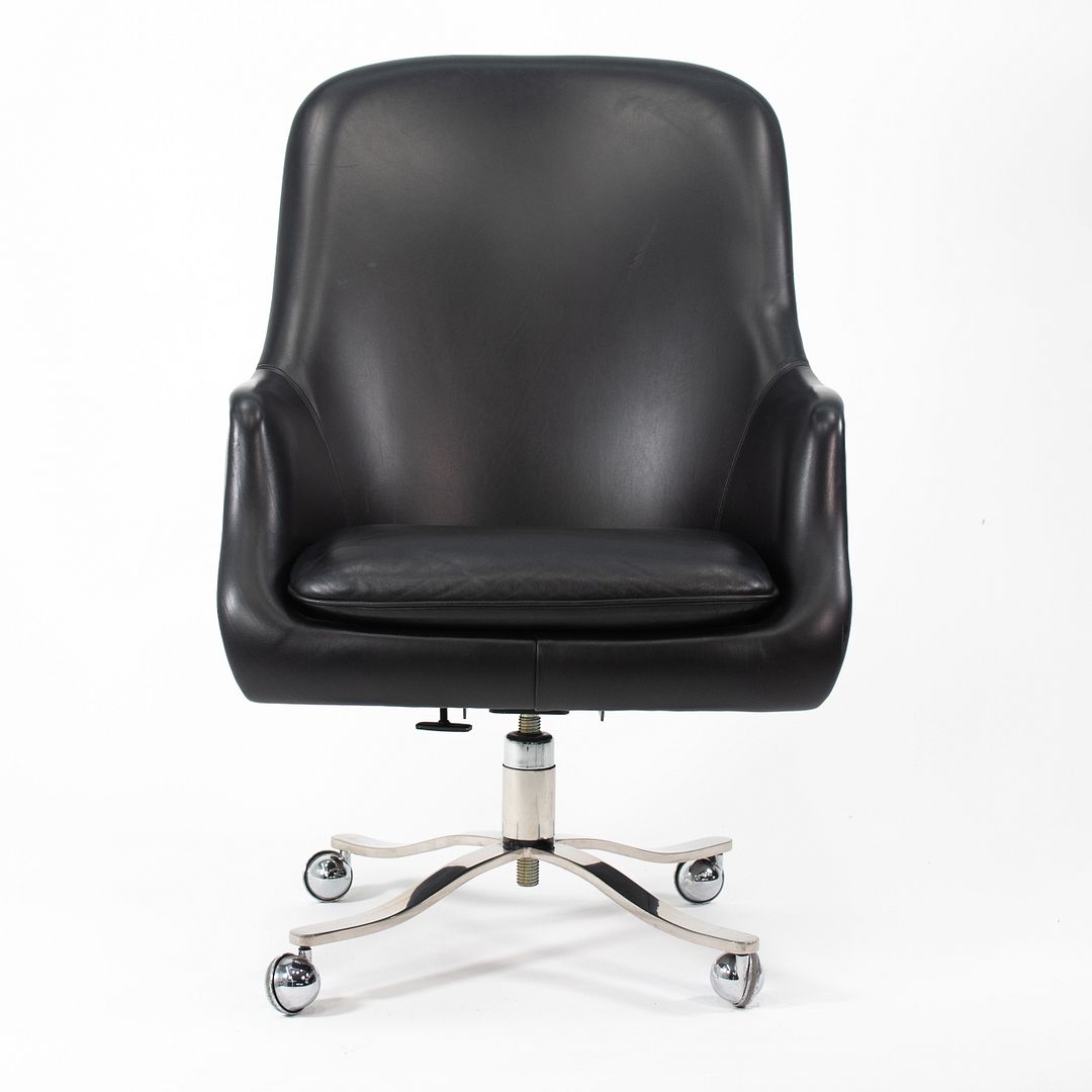 Alpha Bucket Executive Chair