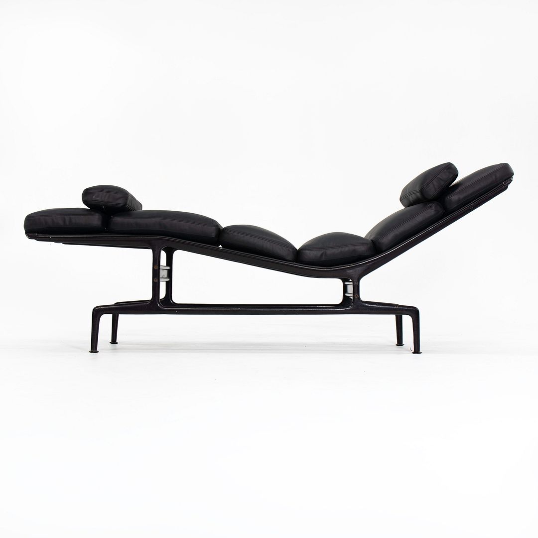 ES-106 Chaise Lounge