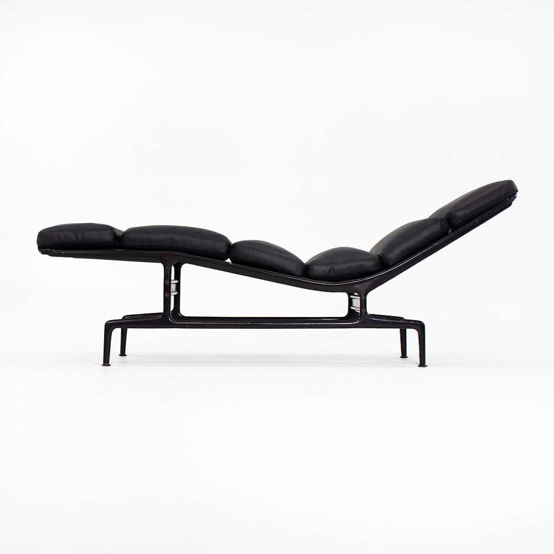 ES-106 Chaise Lounge