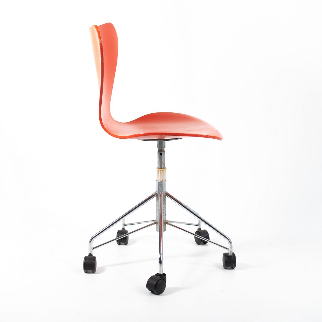 3117 Rolling Chair