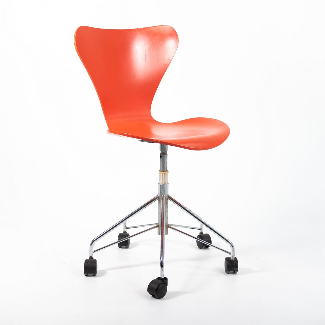 3117 Rolling Chair