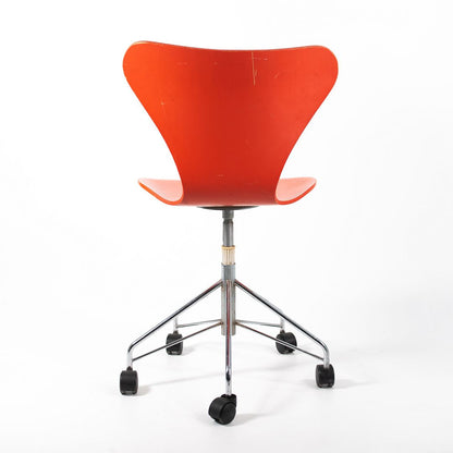 3117 Rolling Chair