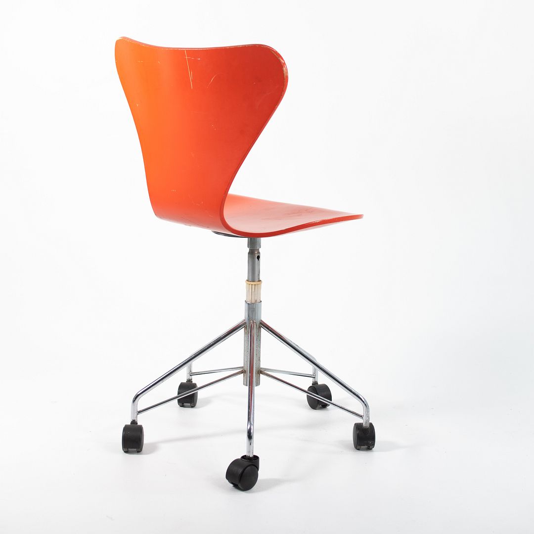 3117 Rolling Chair
