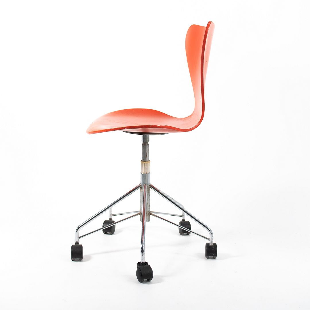 3117 Rolling Chair