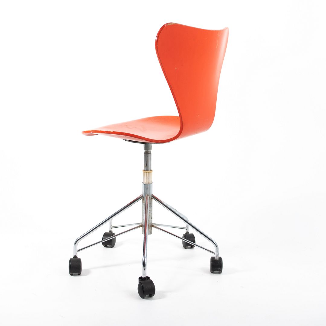3117 Rolling Chair