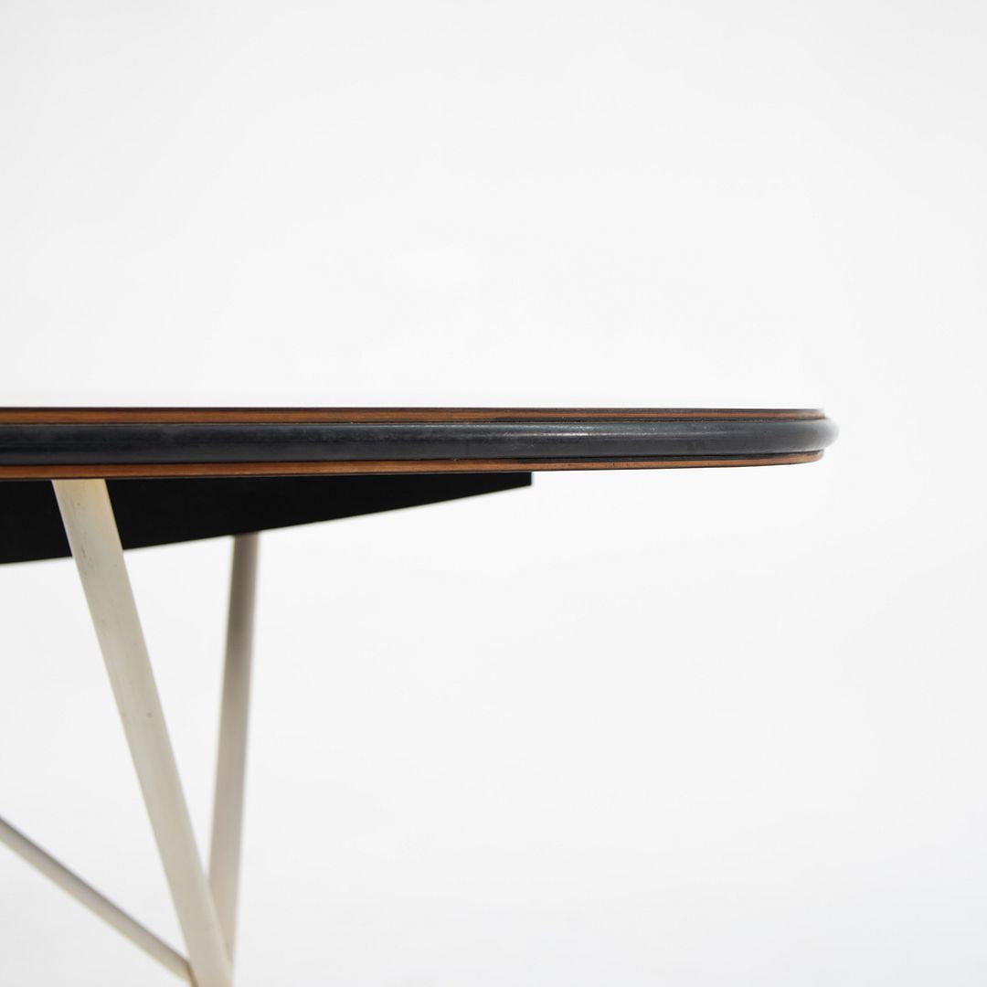 Soft Edge Curved Dining Table, N° 5259