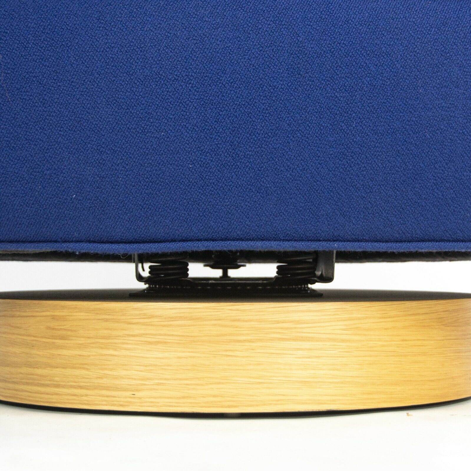 Papa Roxy Swivel Chair