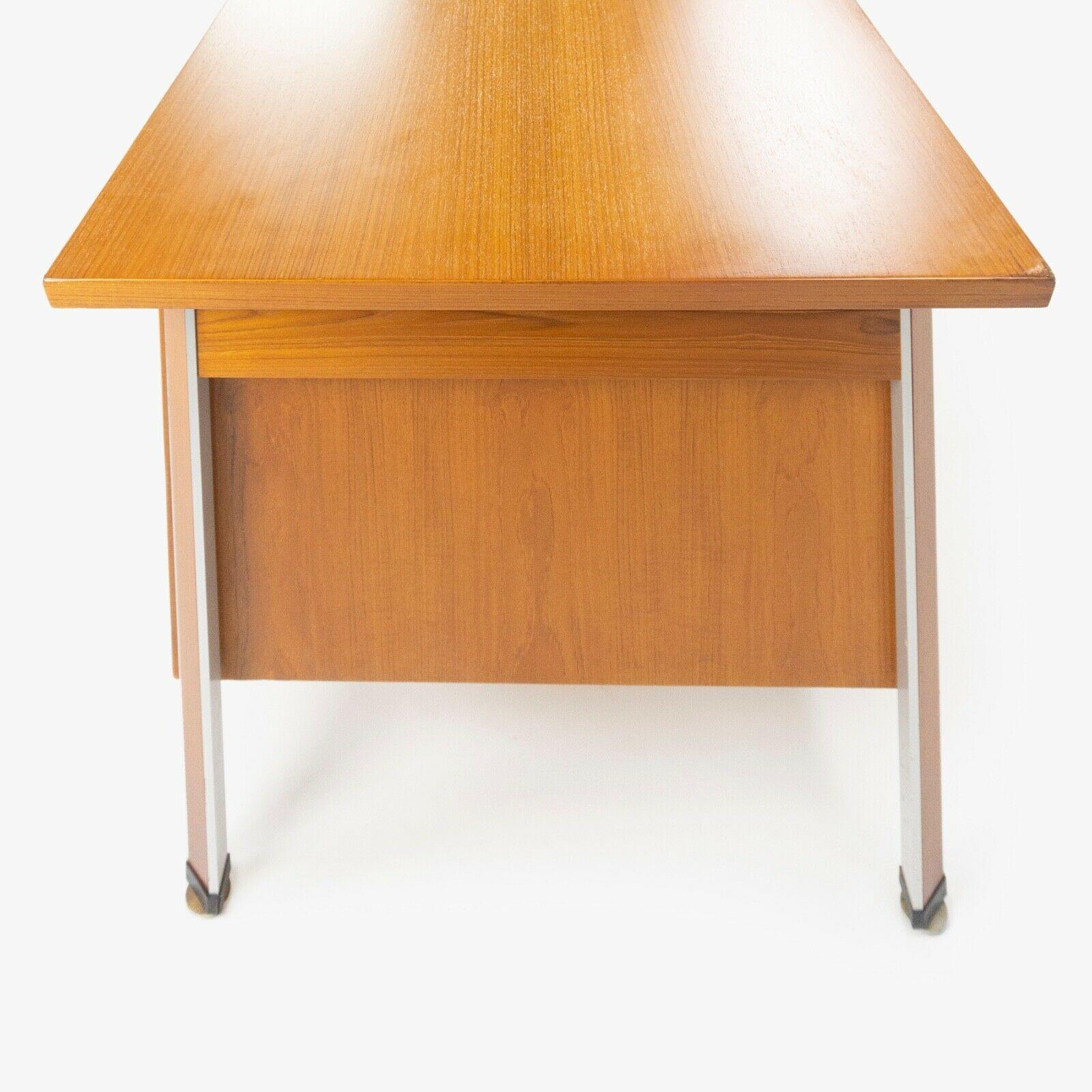 Model 963 Desk