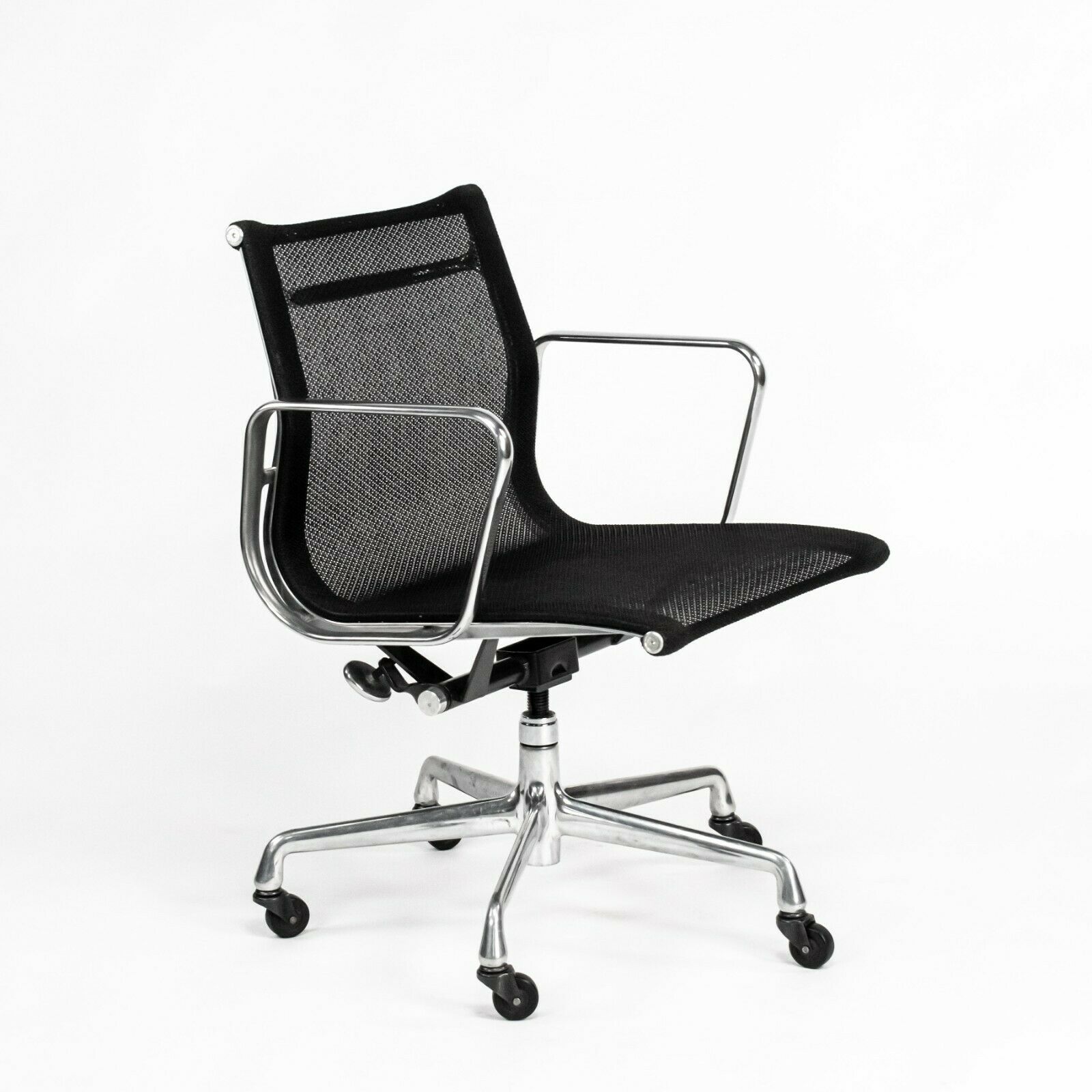 Eames Aluminum Management Chair
