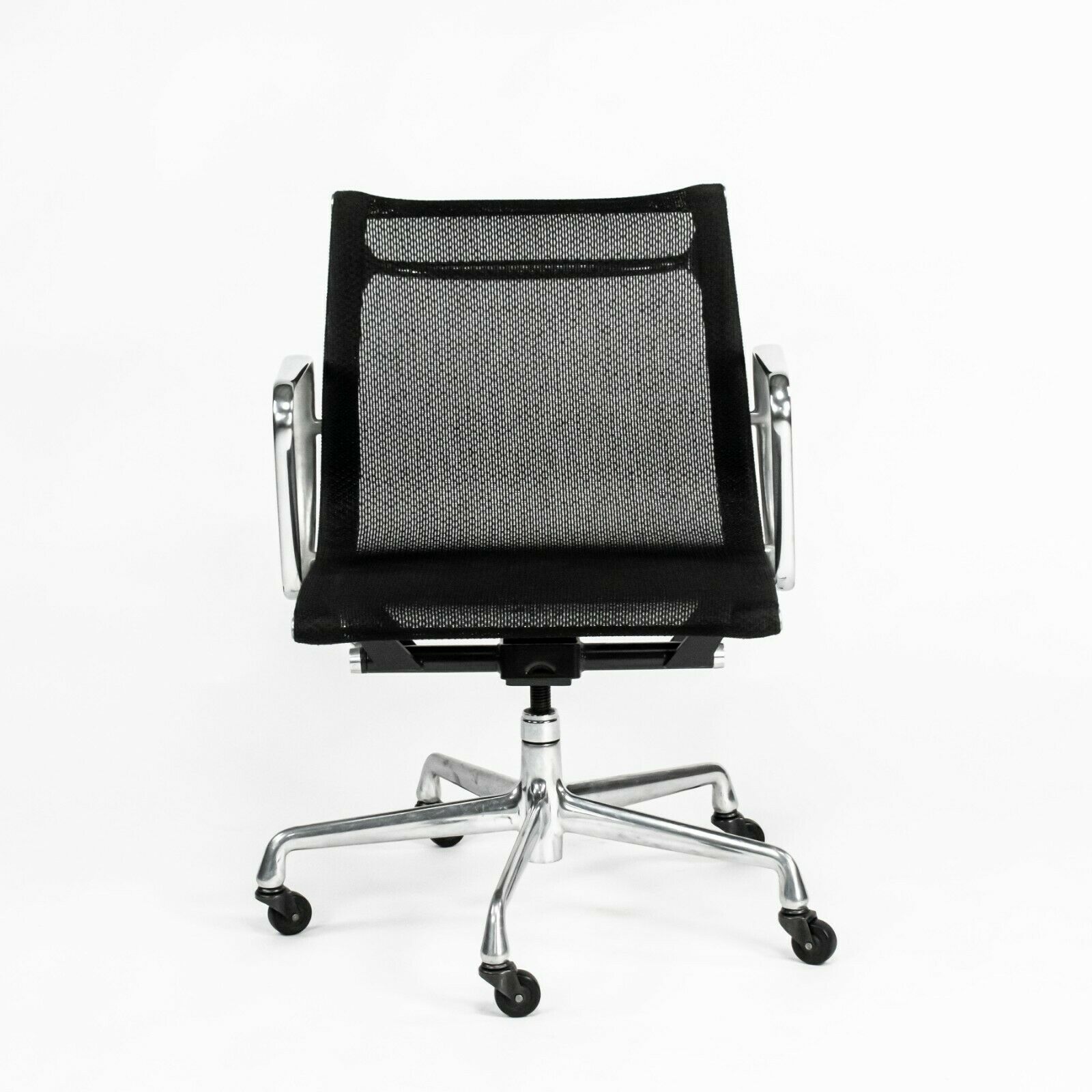 Eames Aluminum Management Chair