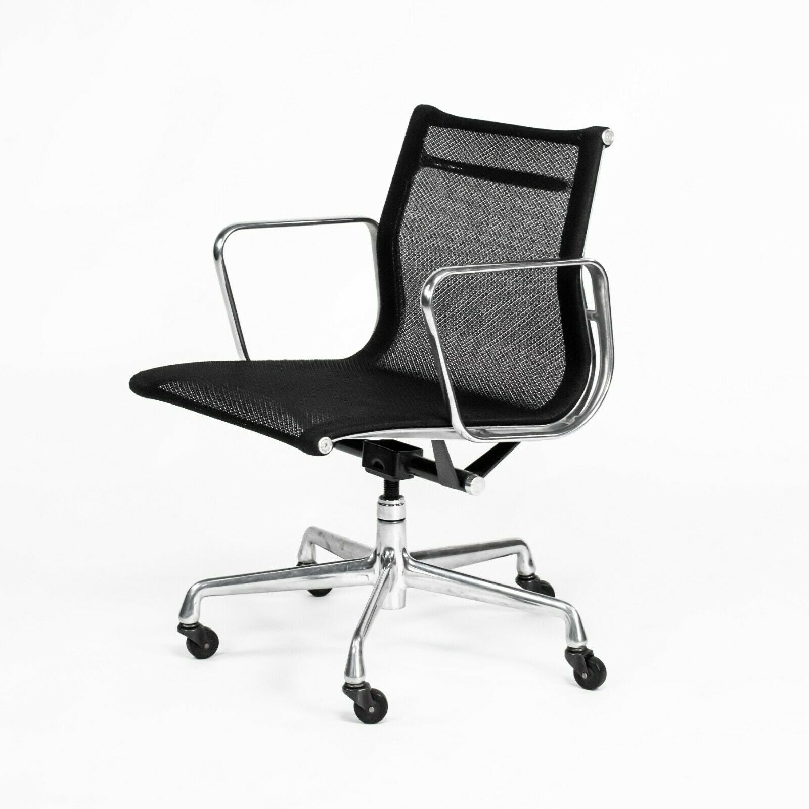 Eames Aluminum Management Chair