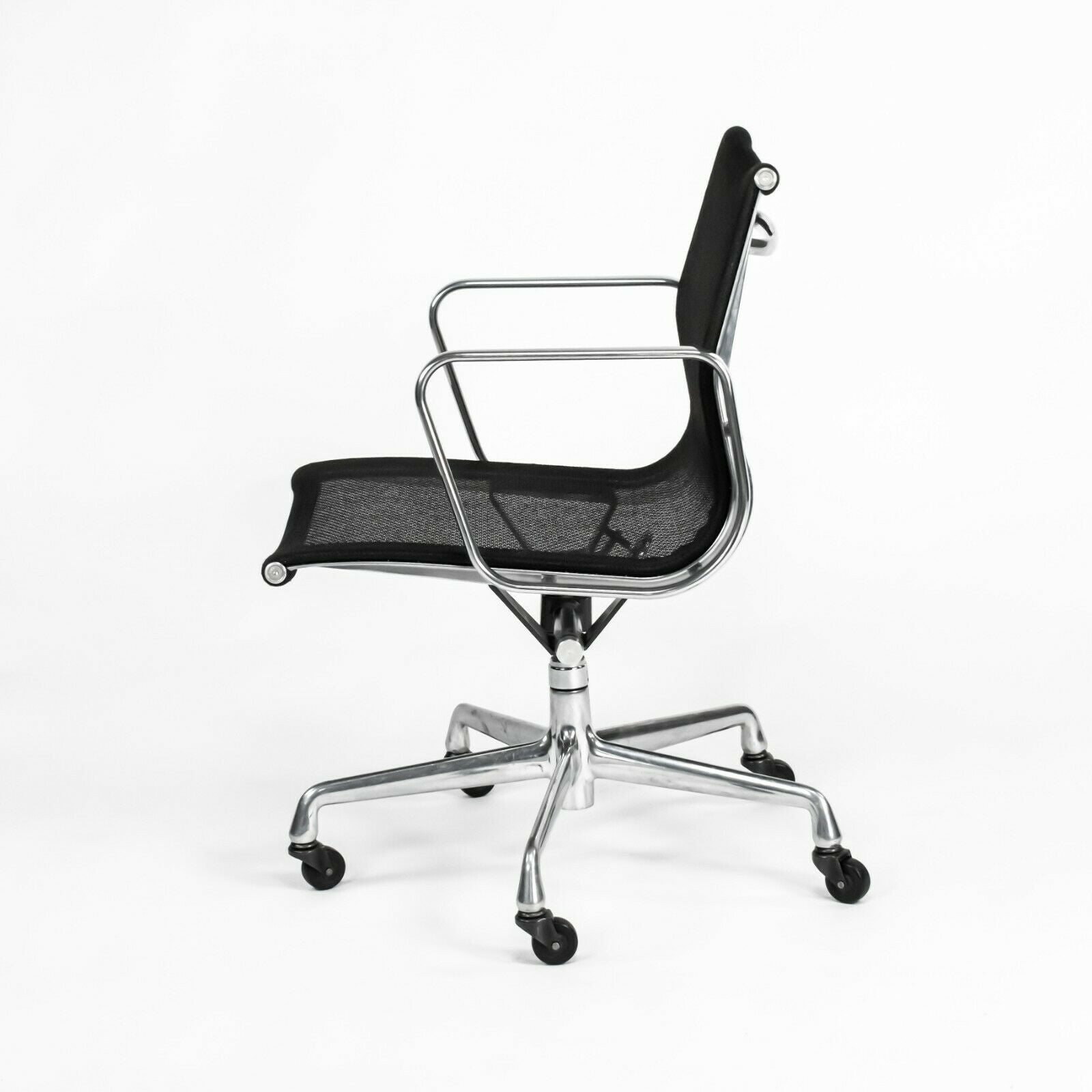 Eames Aluminum Management Chair