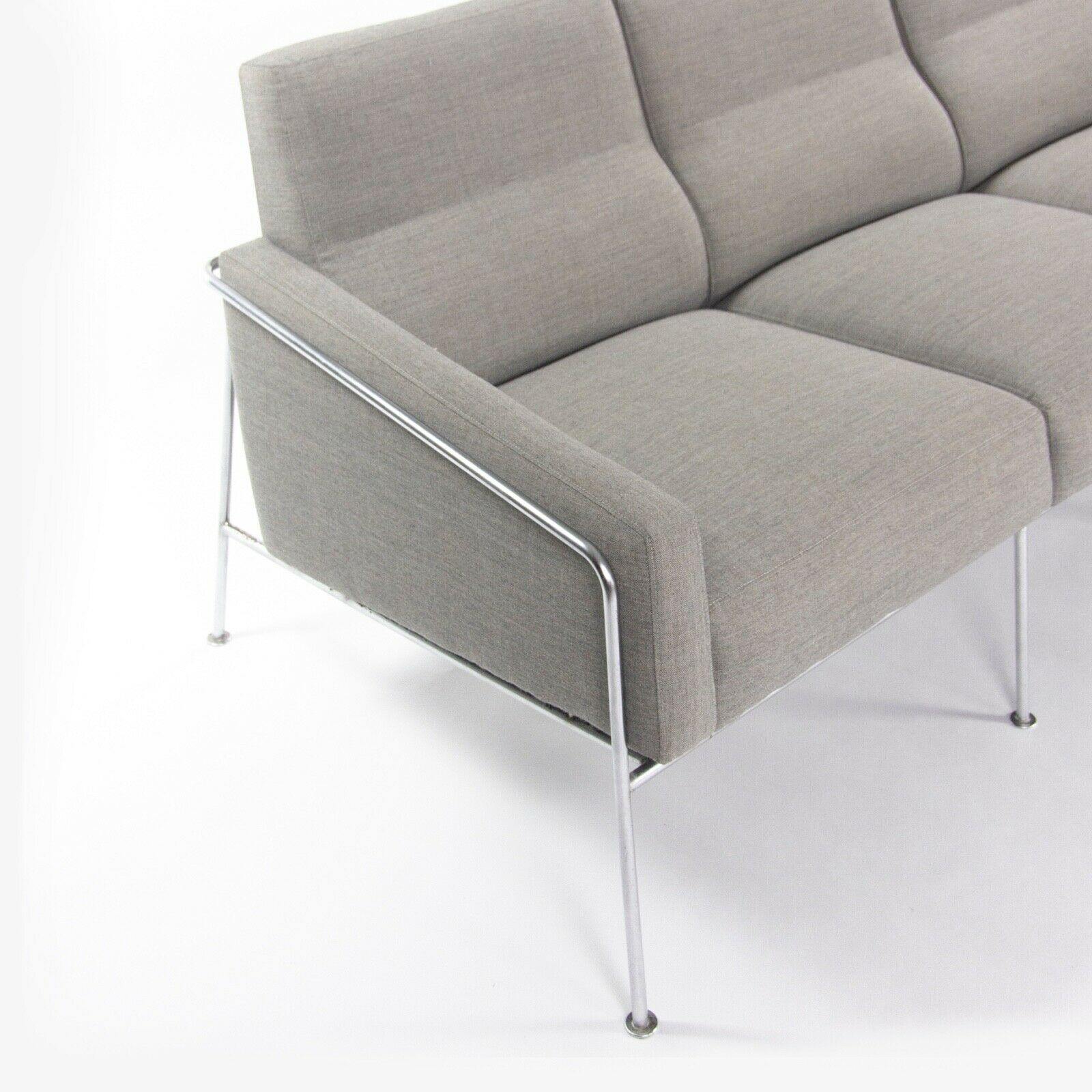 1957 Arne Jacobsen Fritz Hansen of Denmark Sofa Model 3300/4 4