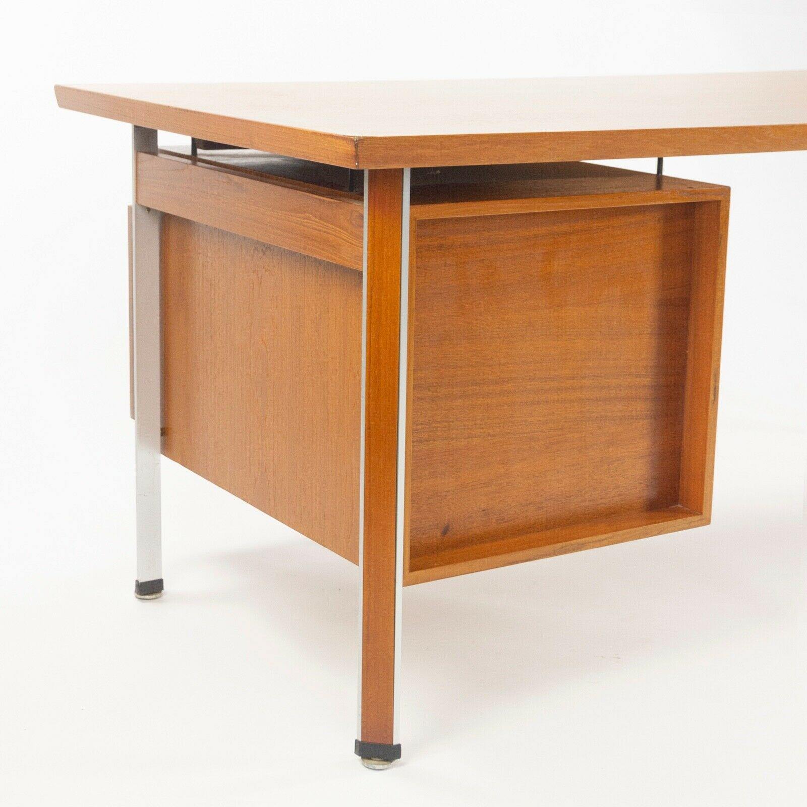 Model 963 Desk