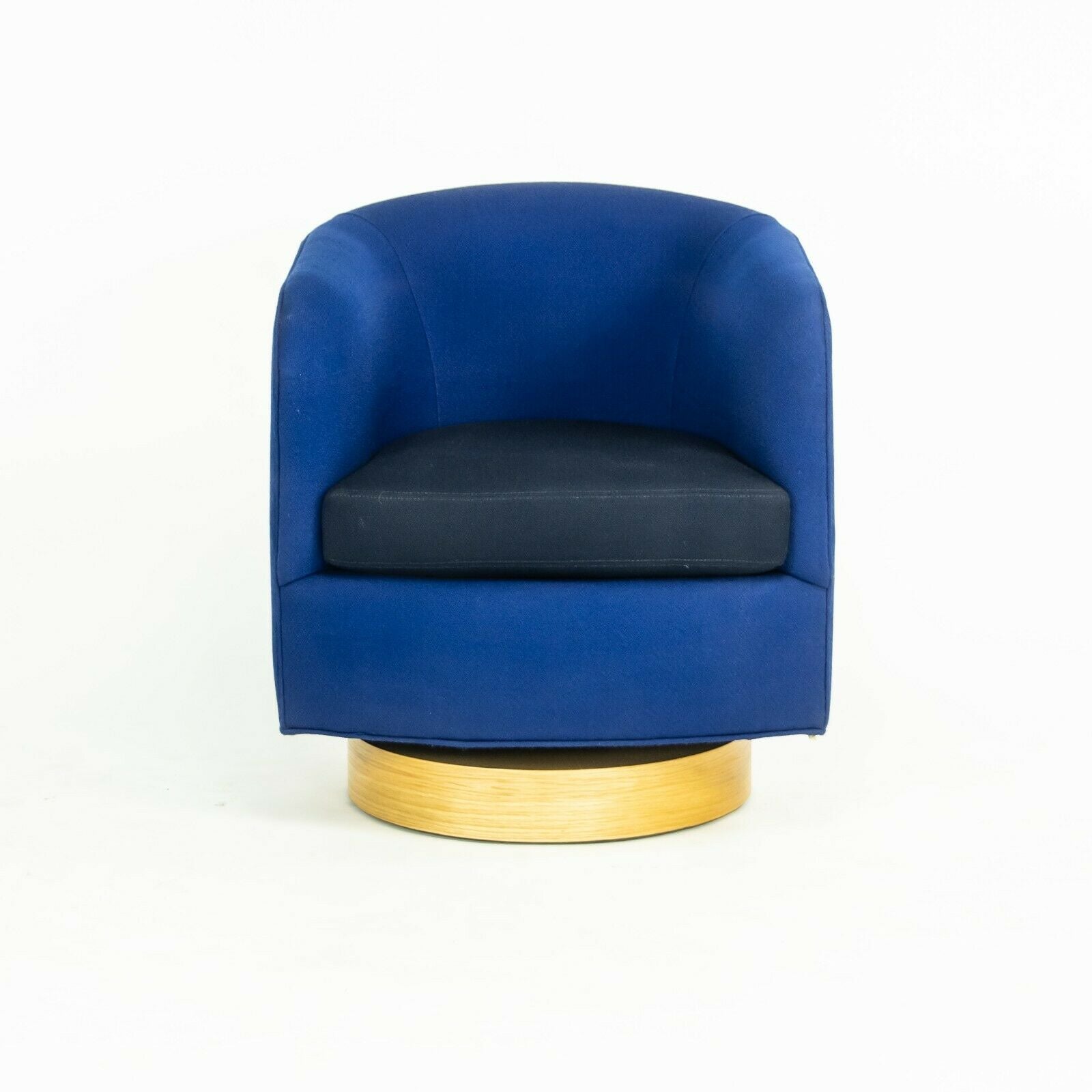 Papa Roxy Swivel Chair