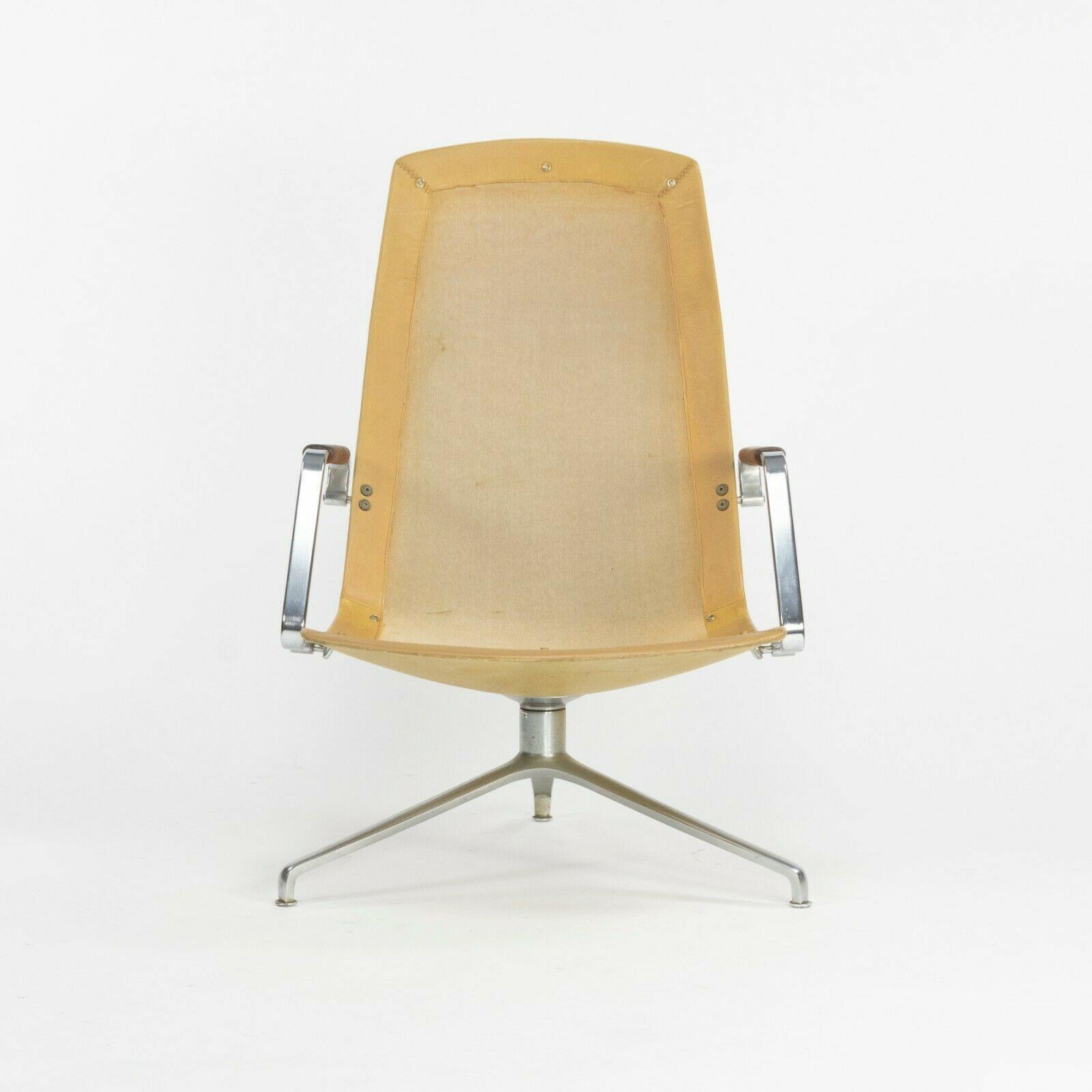 FK86 Lounge Chair