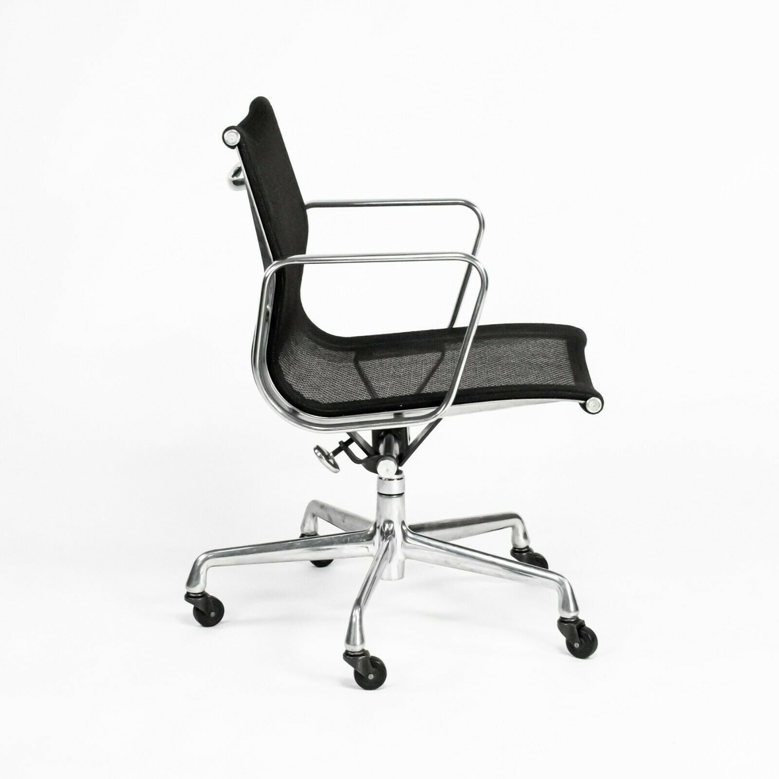 Eames Aluminum Management Chair
