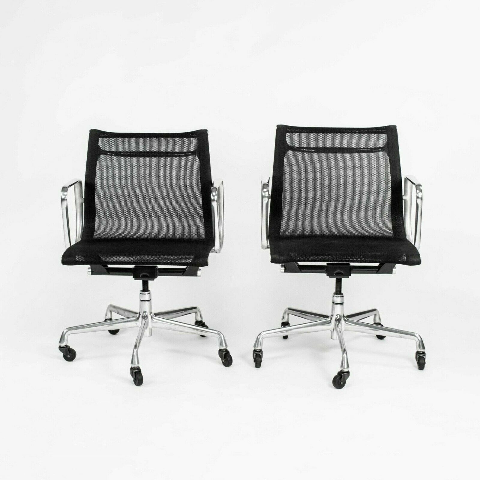 Eames Aluminum Management Chair