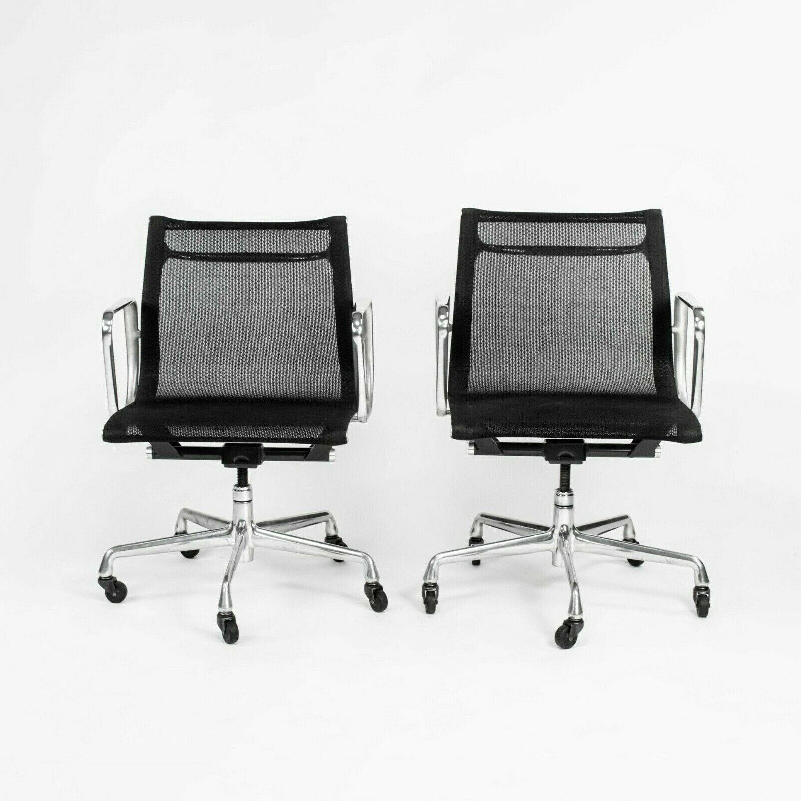 Eames Aluminum Management Chair