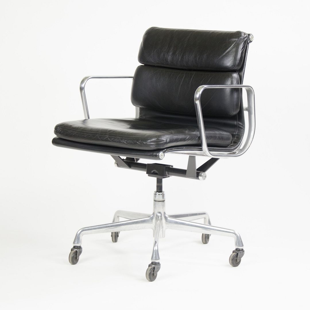 Soft Pad Management Chair