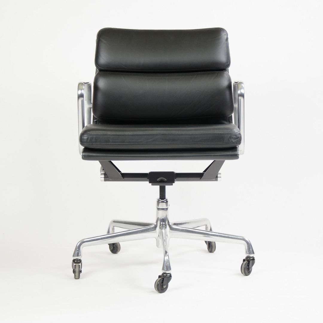 Soft Pad Management Chair