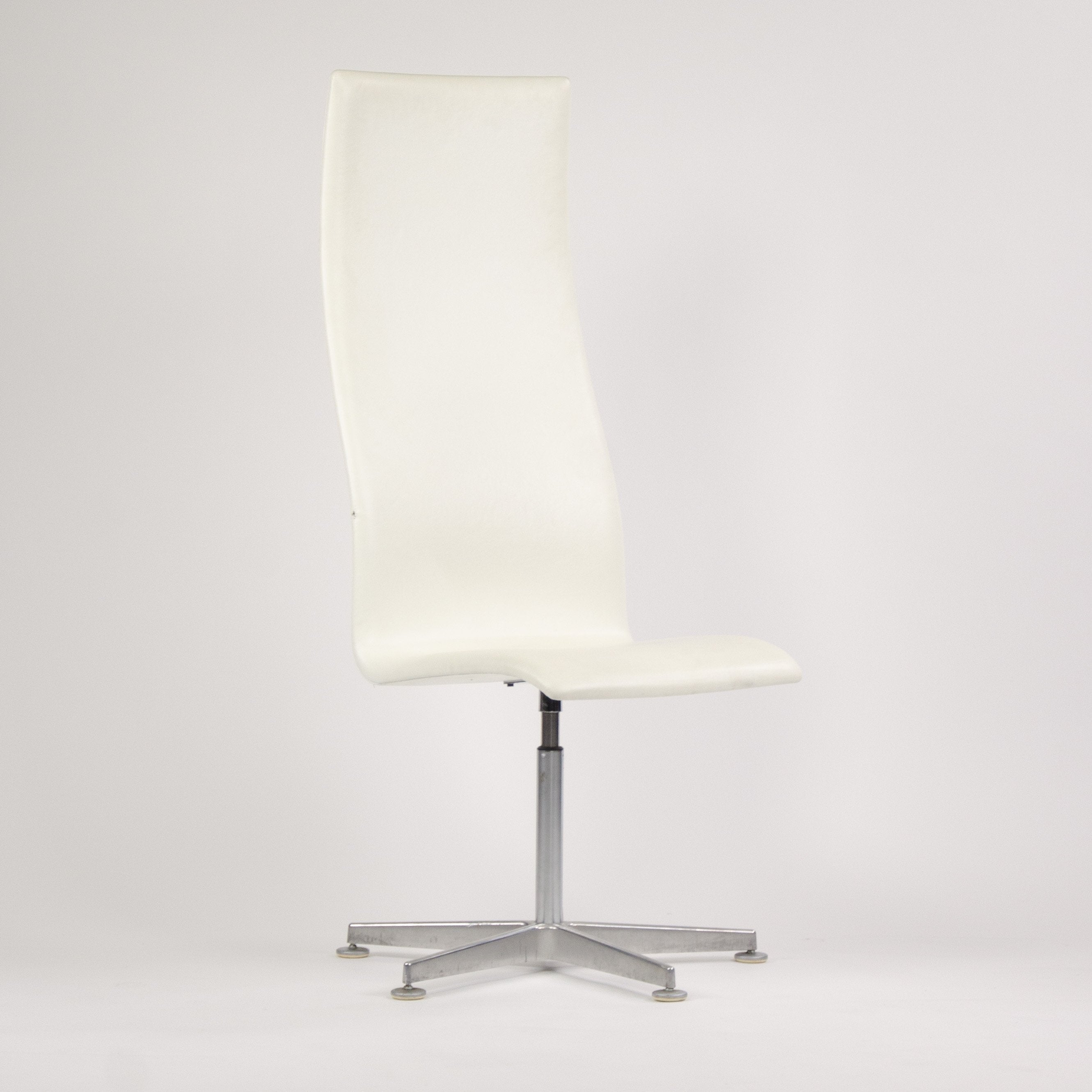 Fritz Hansen Arne Jacobsen Tall Oxford Chair White Leather