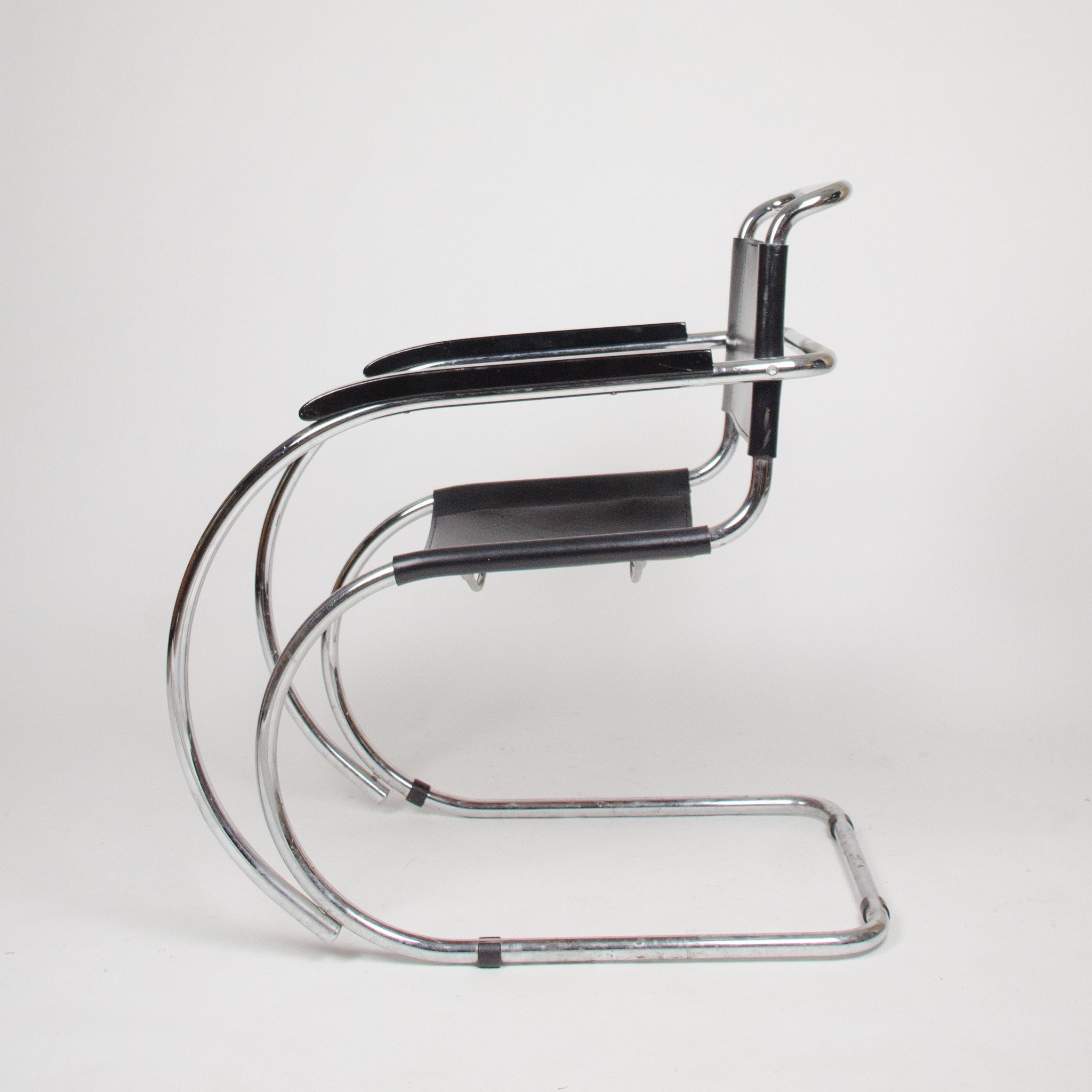 MR20 Cantilever Chairs