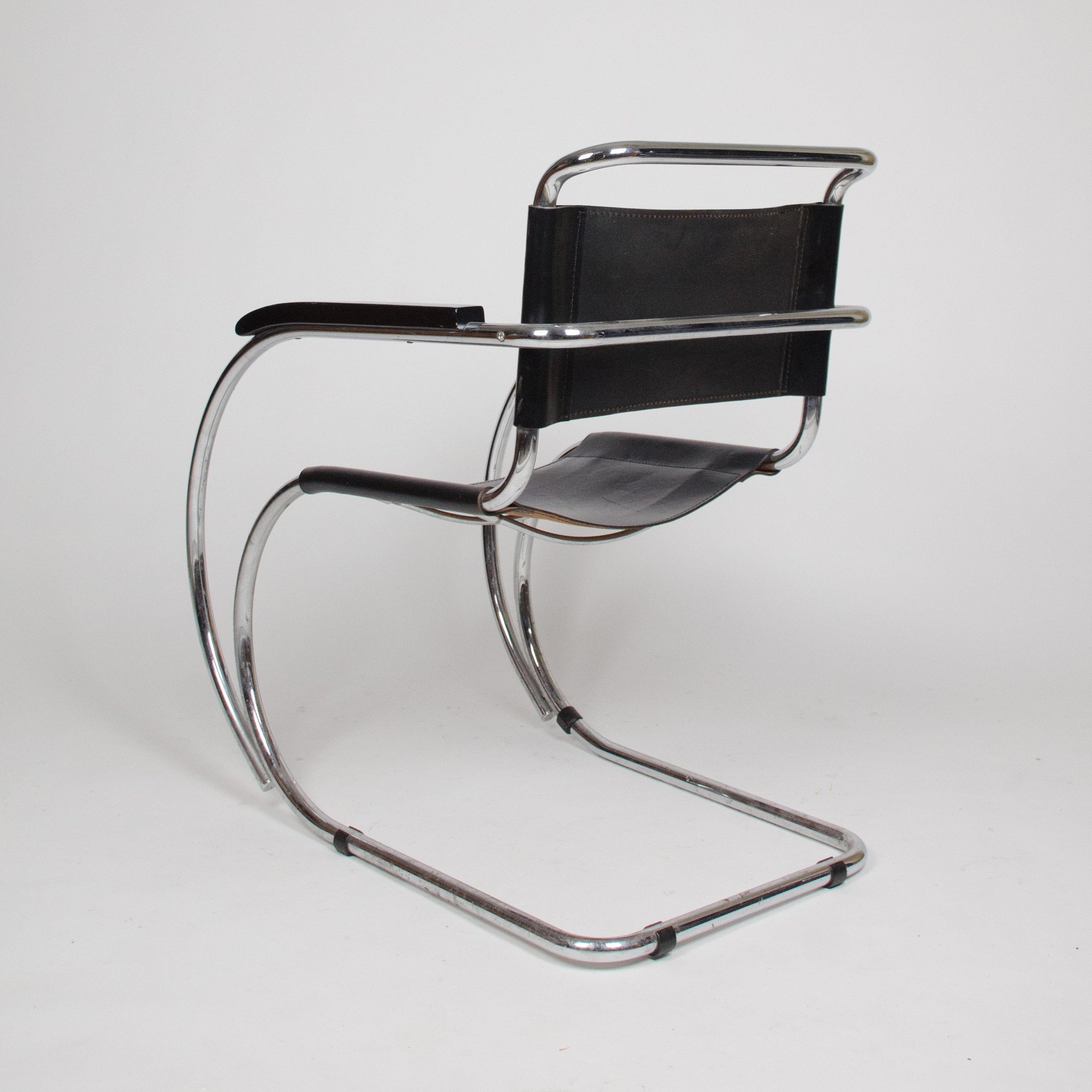 MR20 Cantilever Chairs