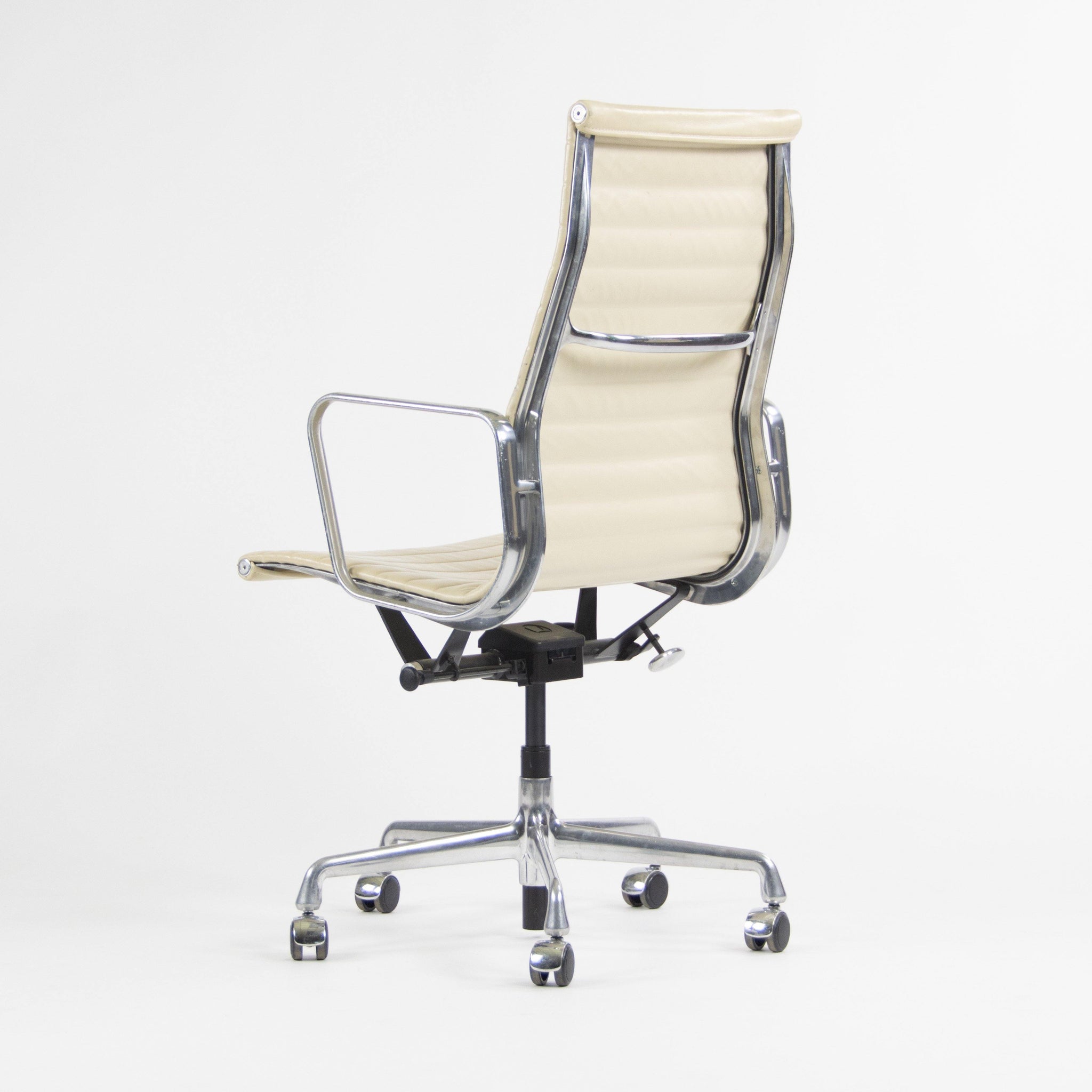 Herman Miller Eames 2011 Executive Aluminum Group Desk Chair 41x Available Ivory - Rarify Inc.