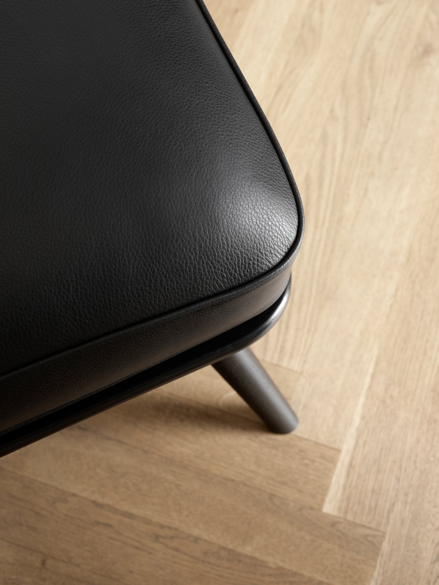Spine Lounge Chair