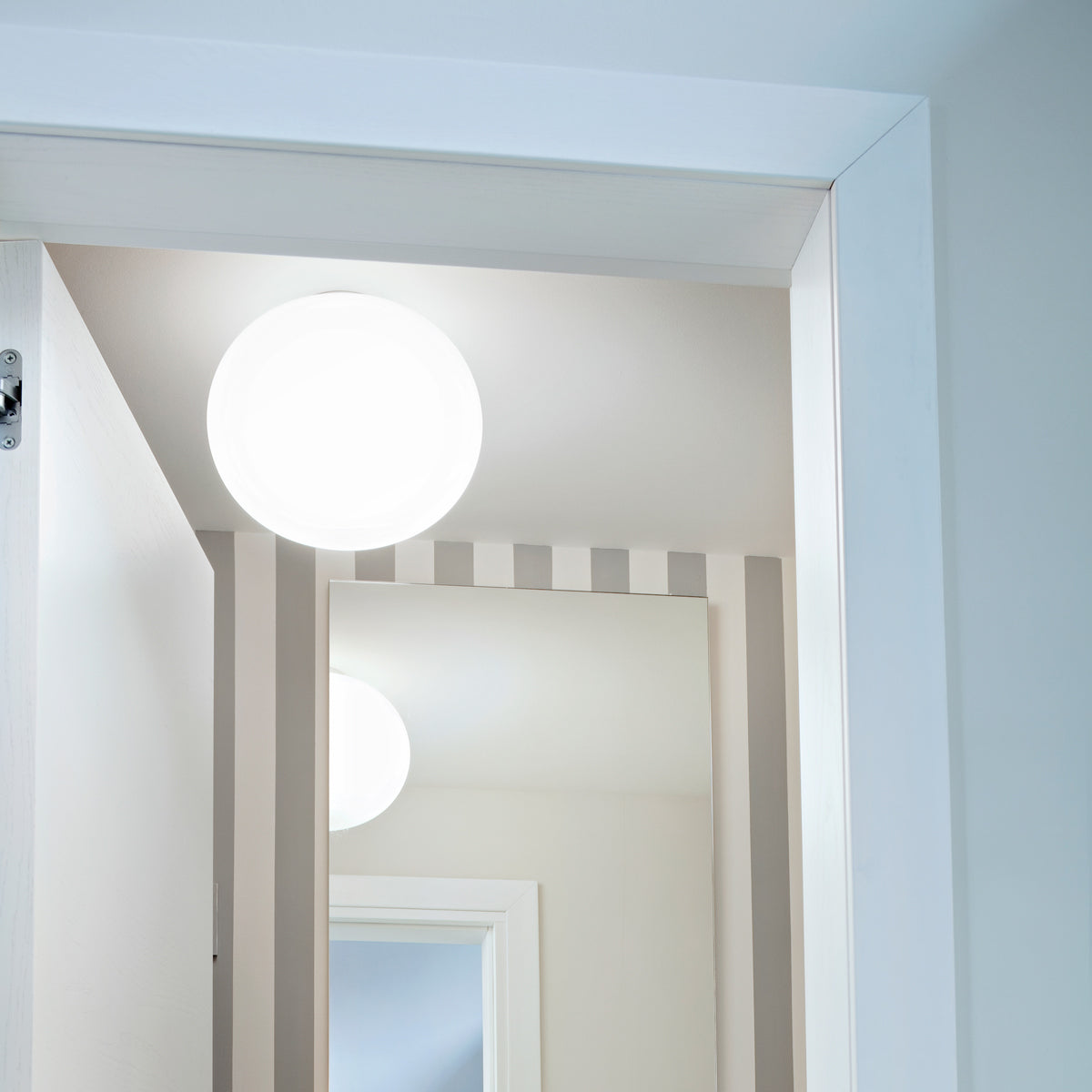 Glo-Ball Ceiling and Wall Lamp