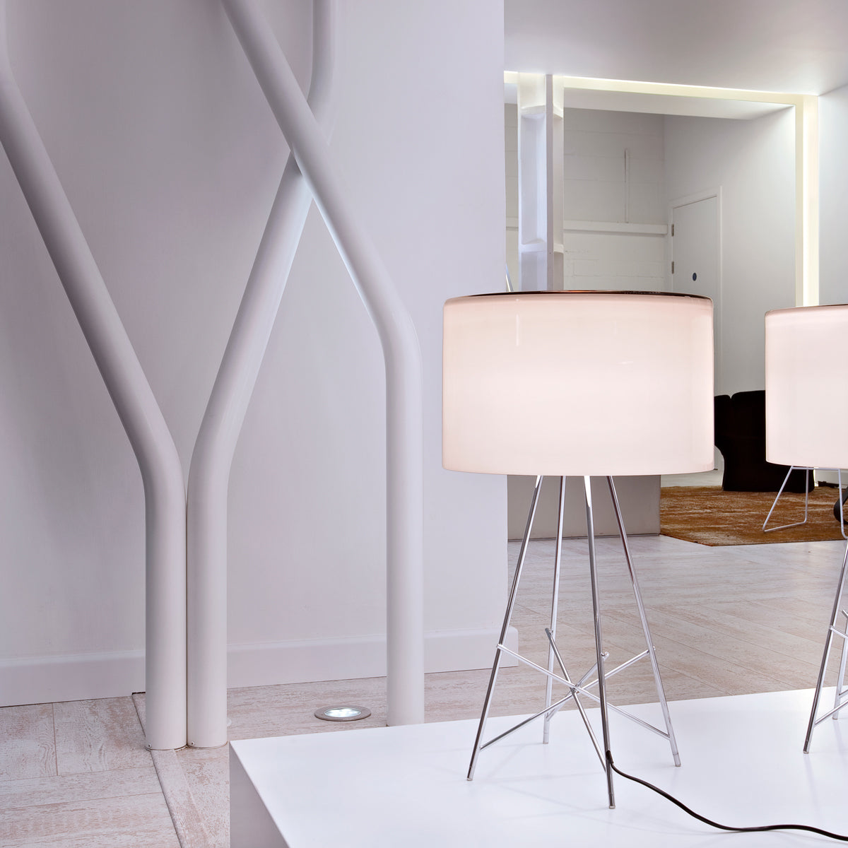 Ray Table Lamp