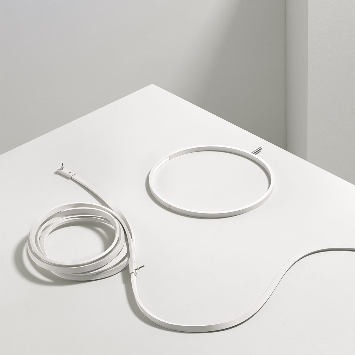 WireRing Wall Lamp