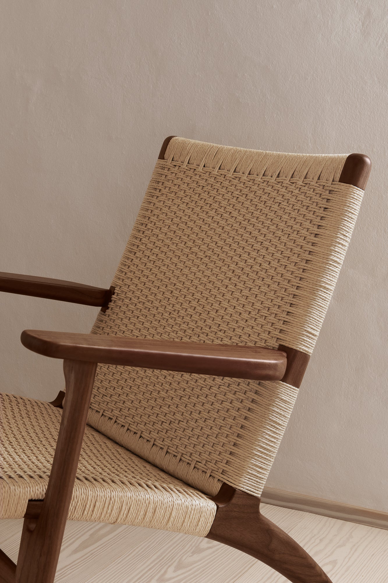 CH25 Lounge Chair