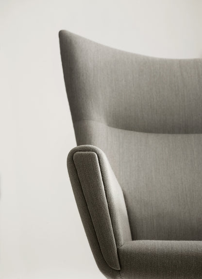 CH445 Wing Chair