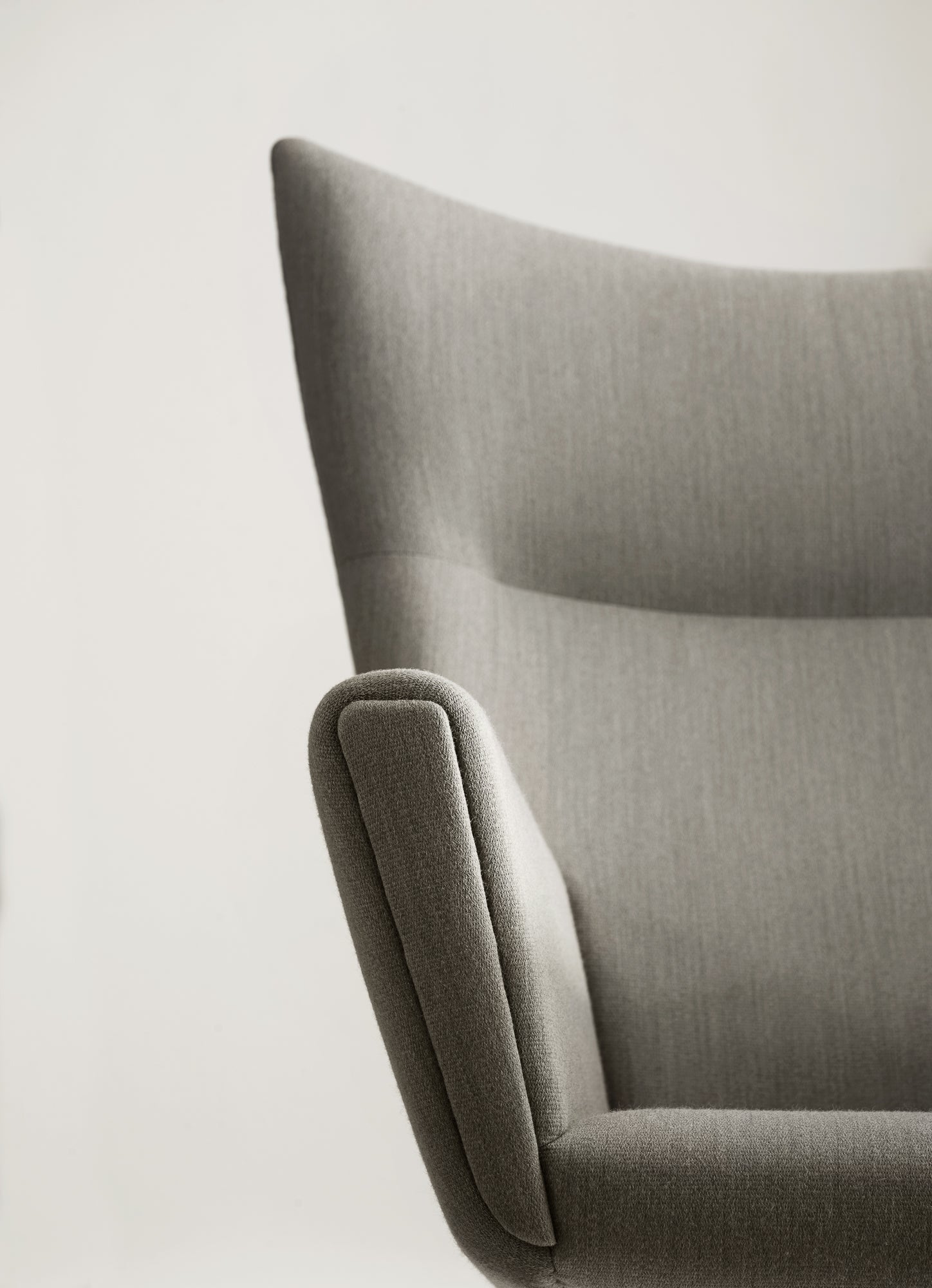 CH445 Wing Chair