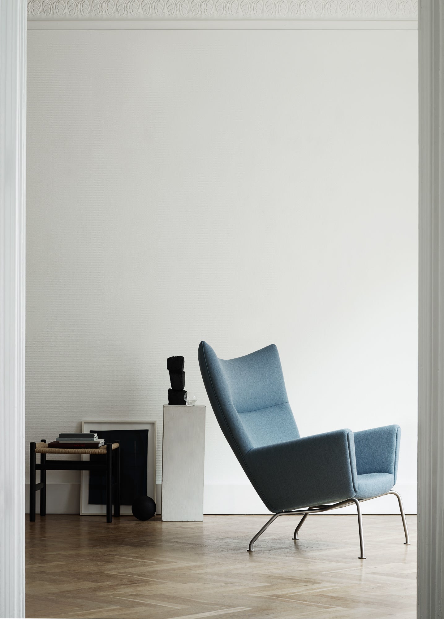 CH445 Wing Chair