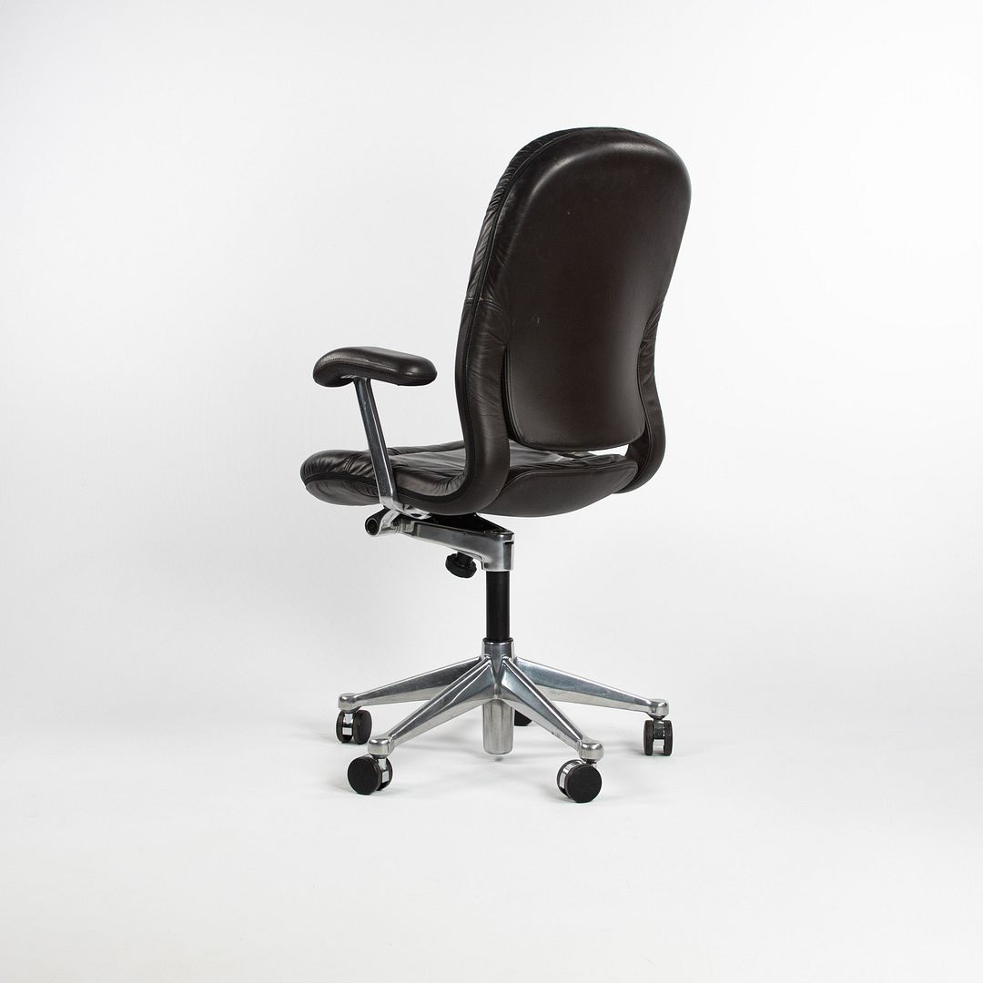 Equa Chair