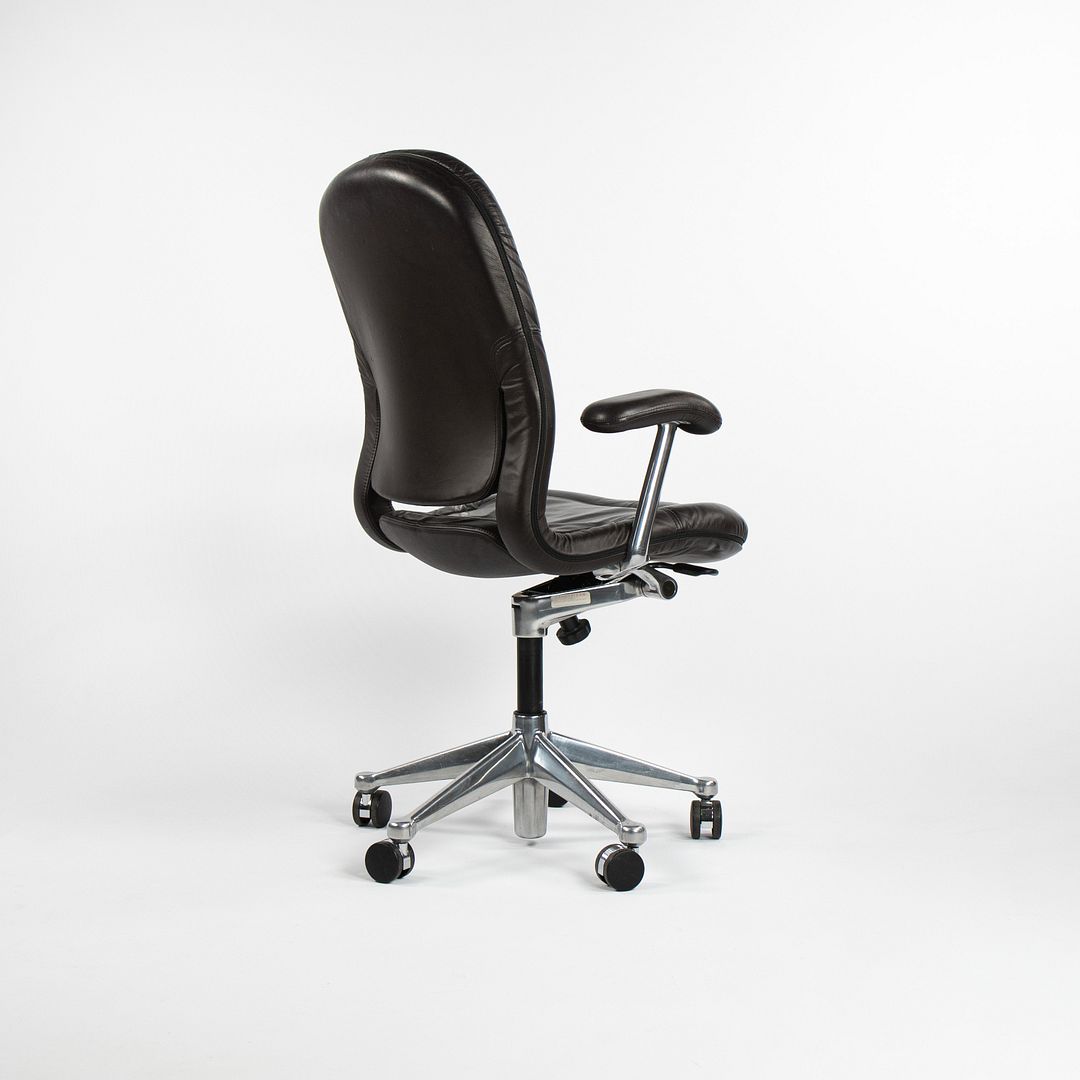Equa Chair