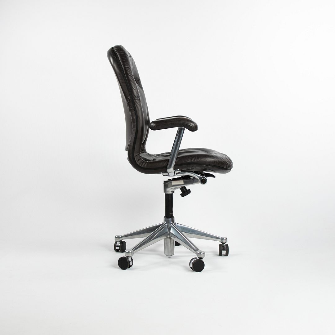 Equa Chair