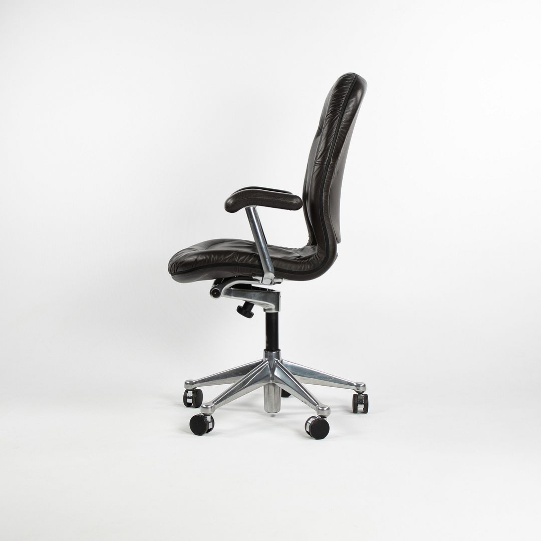 Equa Chair