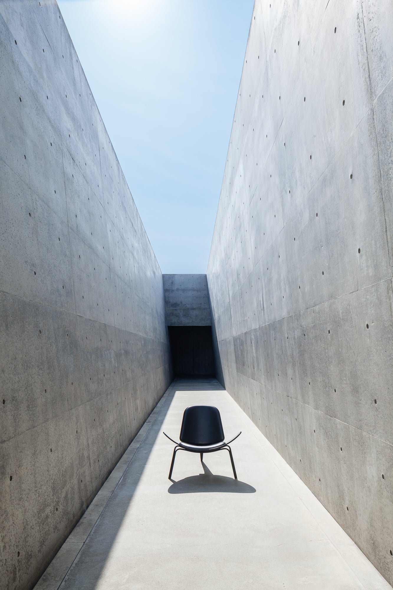 CH07 Shell Lounge Chair