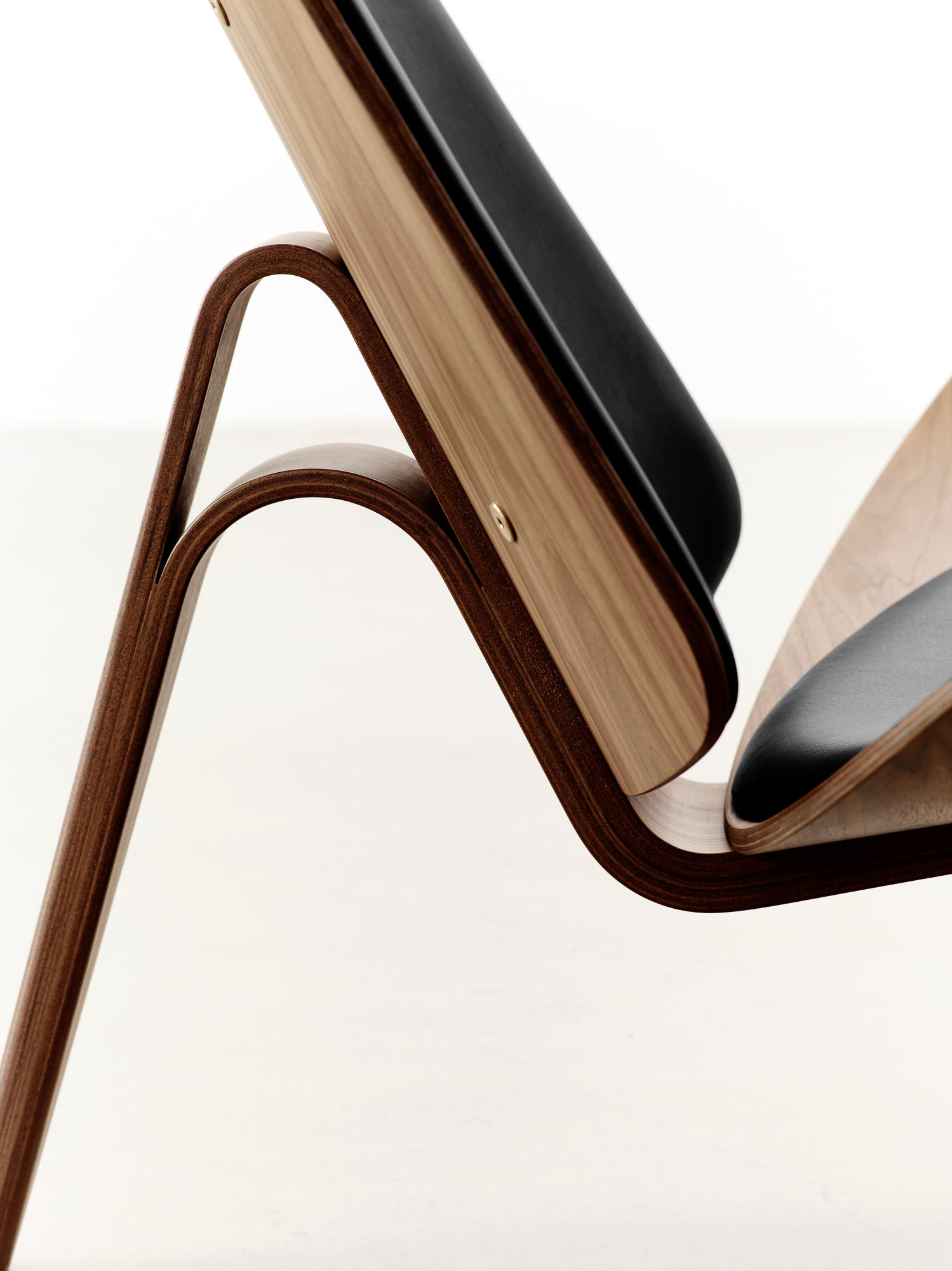 CH07 Shell Lounge Chair