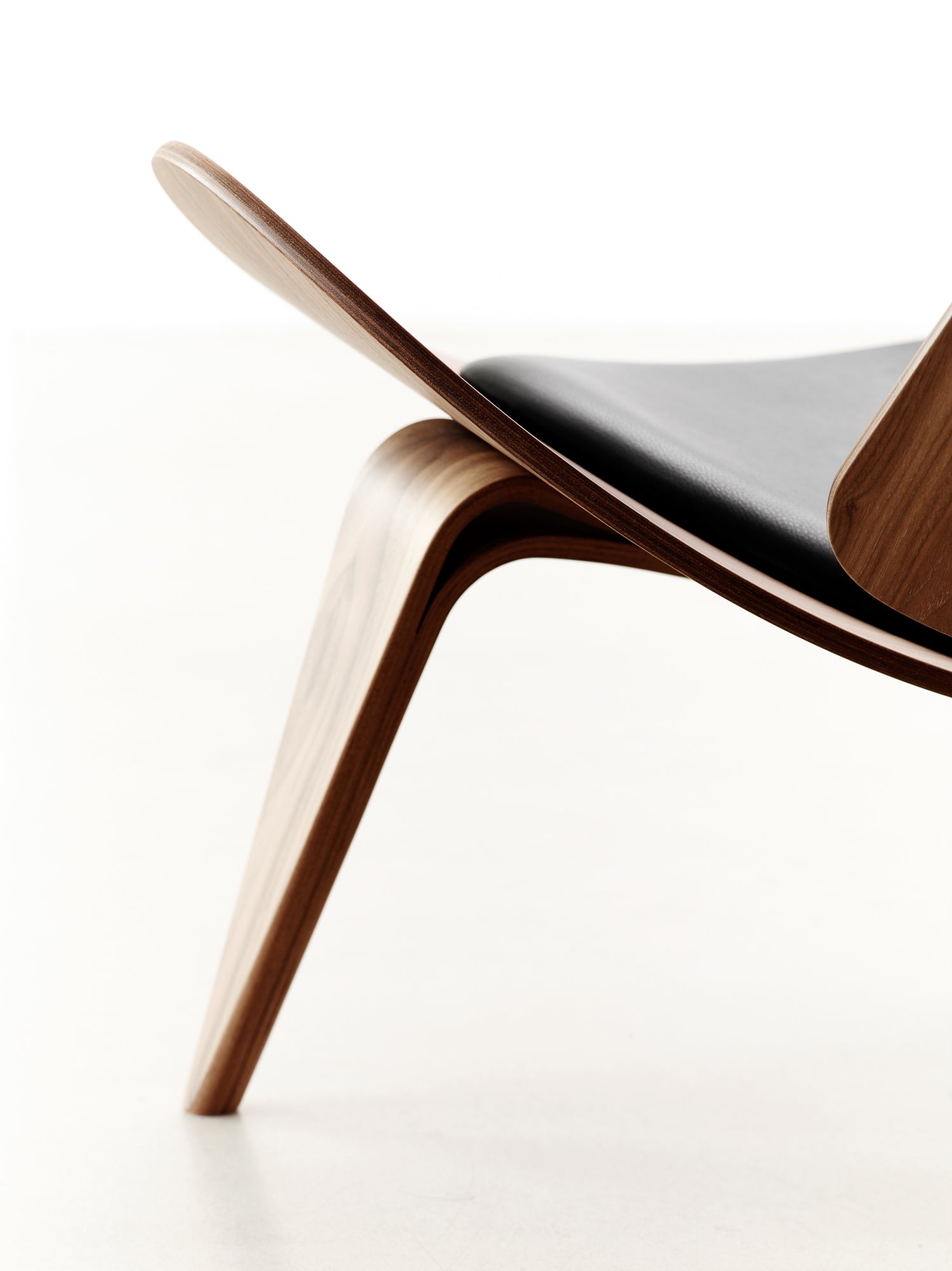 CH07 Shell Chair