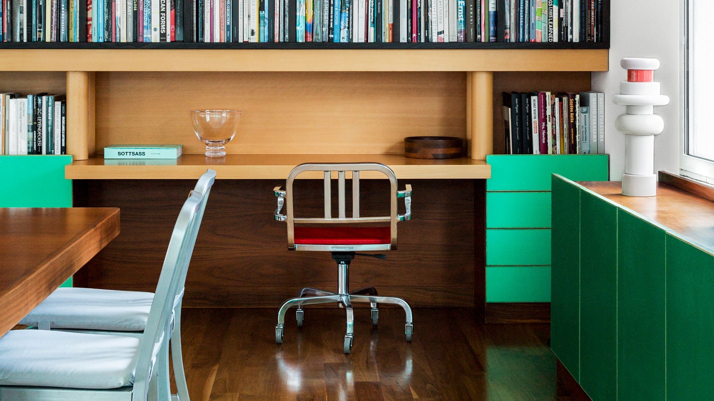 Nine-0 Swivel Armchair